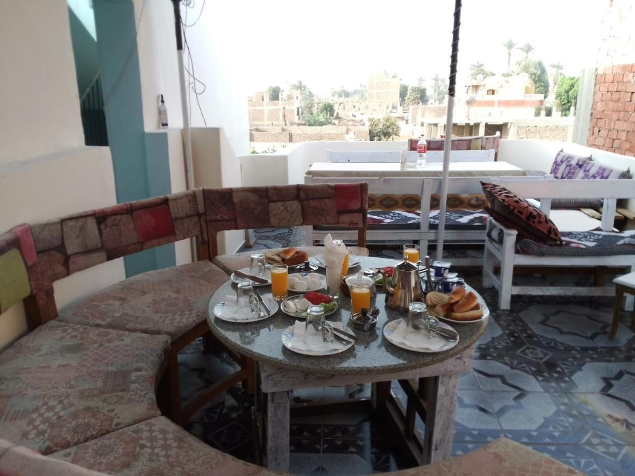 One Love Guesthouse & Restaurant Luksor Exterior foto